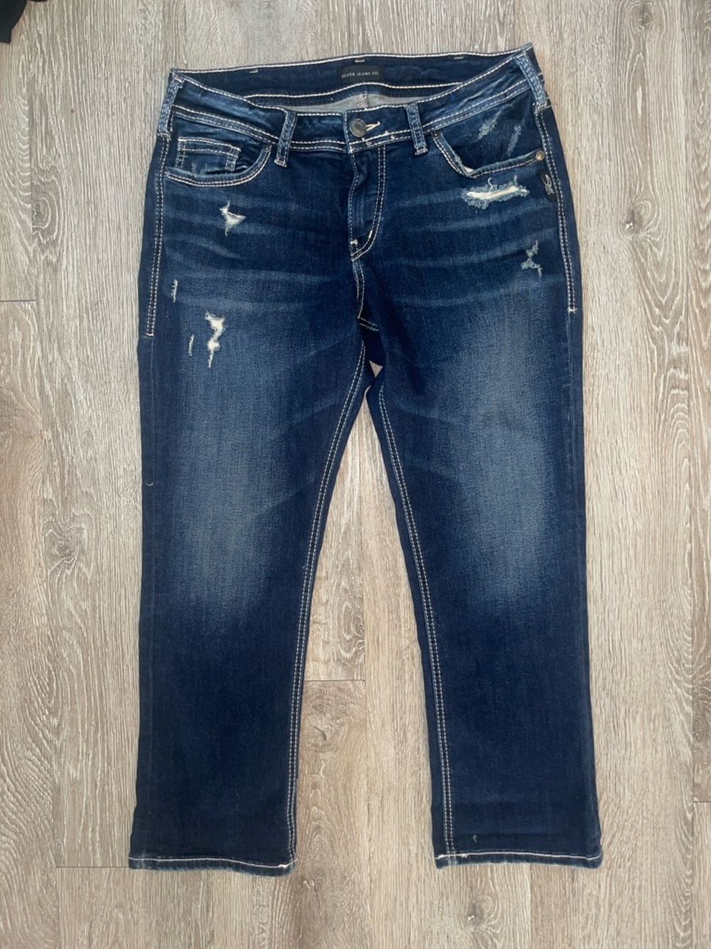 Silver Jeans Dark Indigo Sumi crop with Distressed Accents size 30 denim jeans